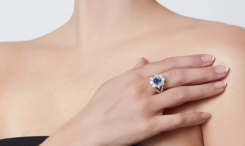 RING WITH CEYLON SAPPHIRE AND DIAMONDS - Image 4